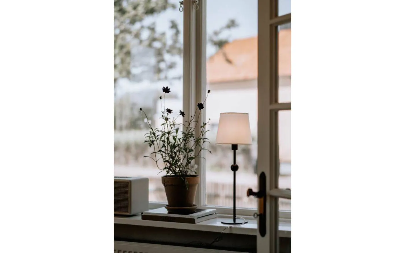 Astrid Lampfot 41cm Svart