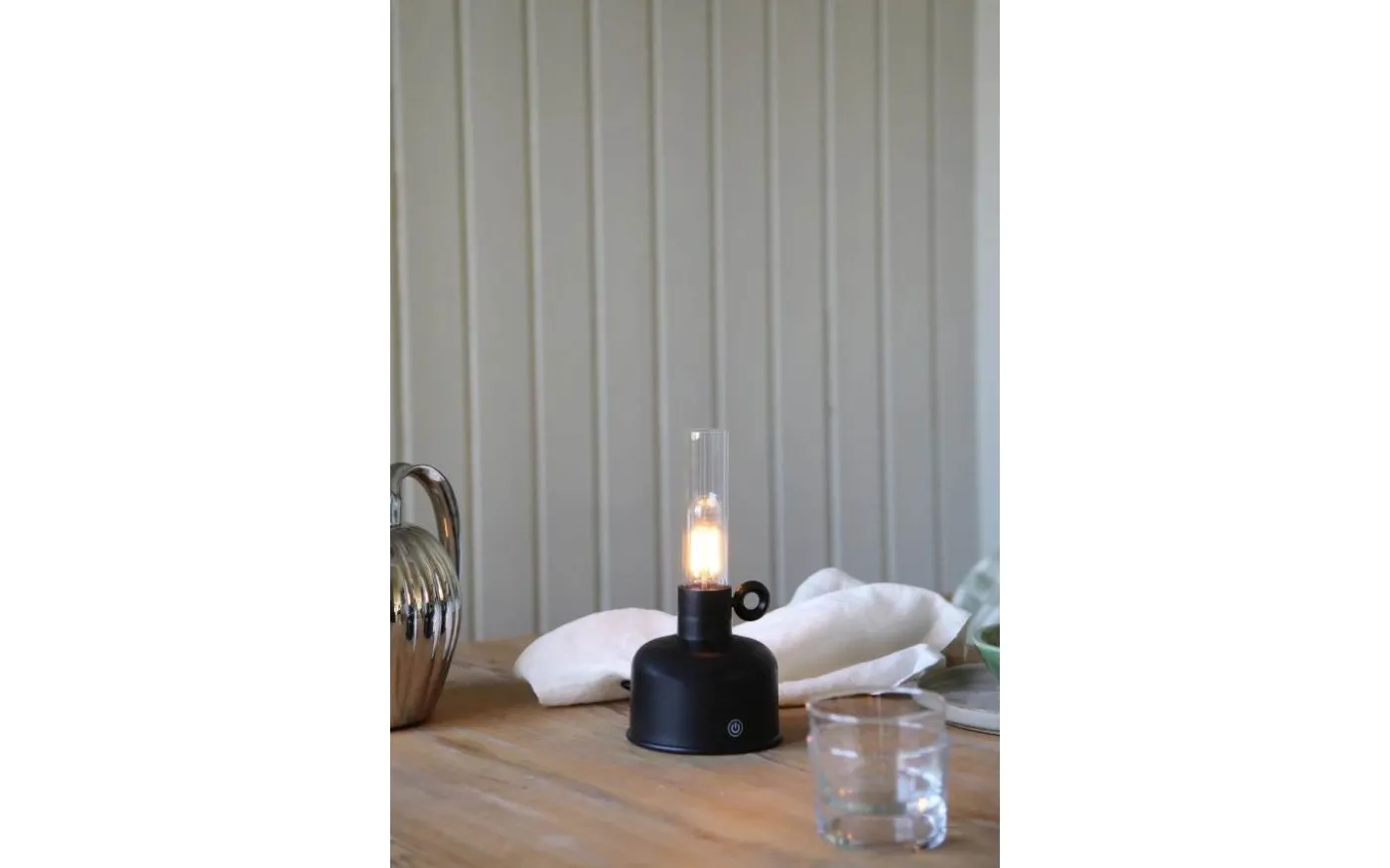 Astrid Uppladdningsbar Bordslampa Svart