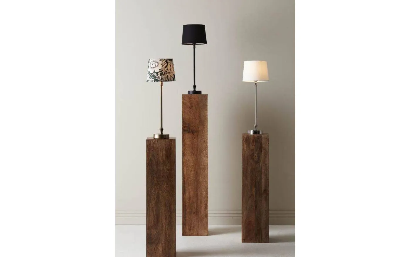 Liam Lampfot 46cm Svart