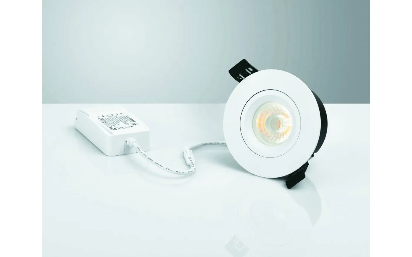Yar Downlight Dim to Warm 2000-2800K 8W Vit 230V IP44